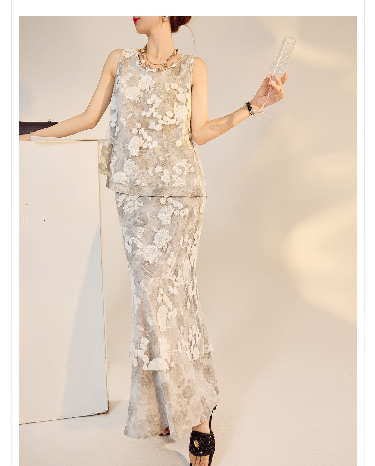 Bộ vest nữ phong cách Trung Quốc mới mùa hè 2026, thêu sequin, chân váy ngắn và áo vest — Chân váy màu trắng be, Chân váy đen cao cấp, Gilê đen cao cấp, Gi lê màu trắng be chi tiết 11