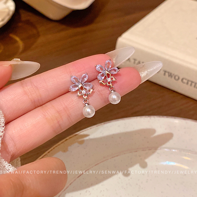 シルバー針ジルコンフラワーパールイヤリング女性のデザインニッチ気質蝶イヤリングライト高級ファッションパーソナライズされたイヤリング|undefined