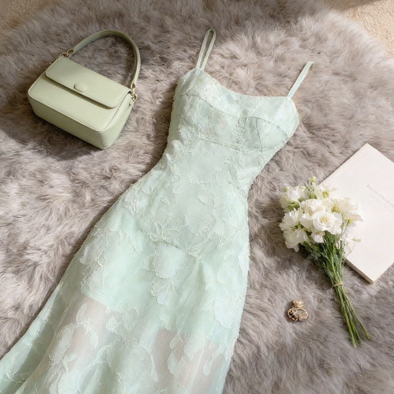 2026 New Lace Suspender Dress for Women, Summer French Resort Style, Waist-Cinching, Slimming, Elegant, Long Skirt with a Large Hem 2026 New Lace Suspender Dress for Women, Summer French Resort Style, Waist-Cinching, Slimming, Elegant, Long Skirt with a Large Hem