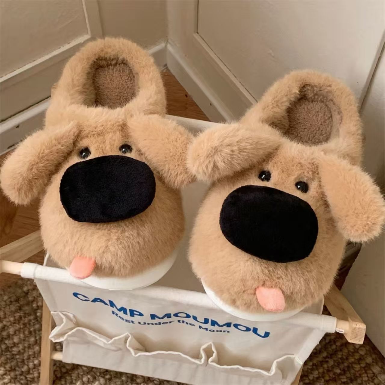 Red famosa nueva zapatillas de perro lindas invierno fuera antideslizante en el hogar adición de lana interior calentamiento zapatos de algodón lana