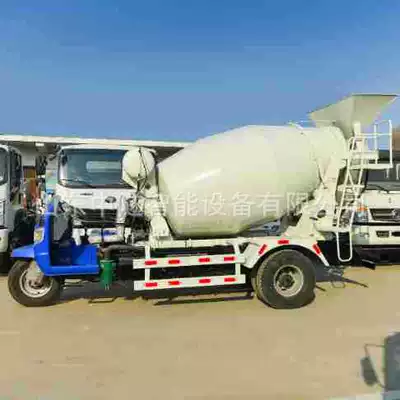 Wuzheng Five-Wheel Concrete Mixer – Betonqarışdıran maşınlar