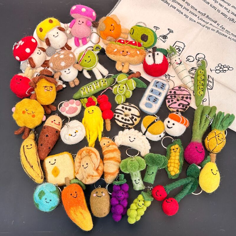 New Creative Handmade Wool Felt Pendant Accessories Fruit and Vegetable Collection Souvenirs Finished Keychain