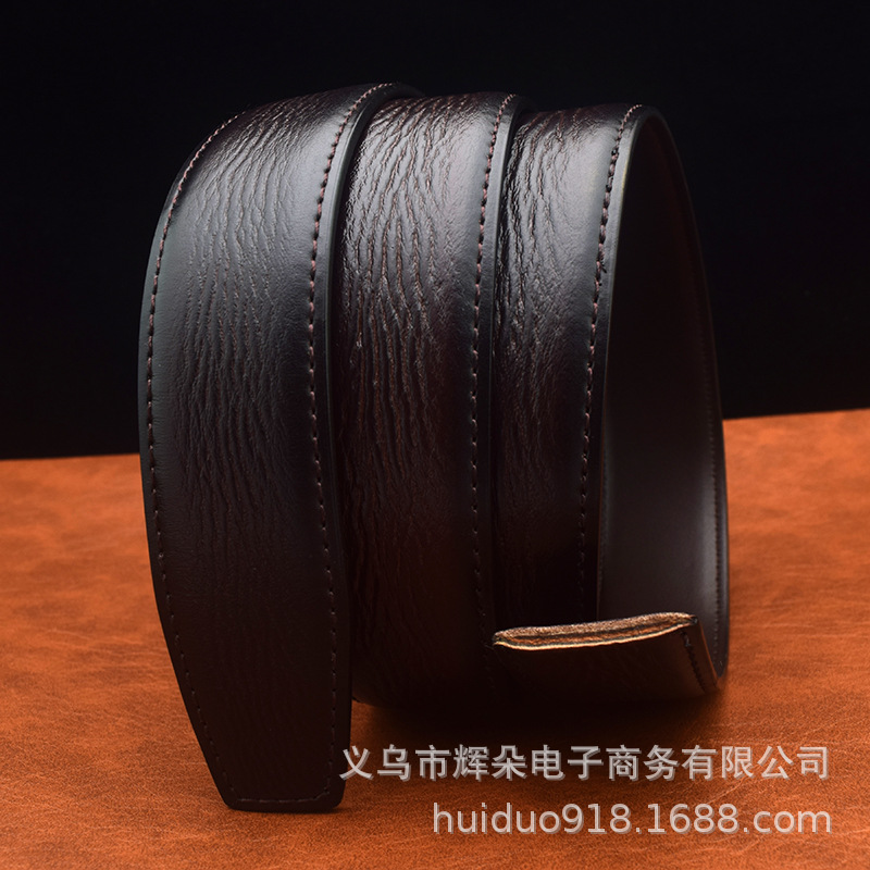 男性の高級本革ベルトはレトロなエンボス二階の牛革を持っています。