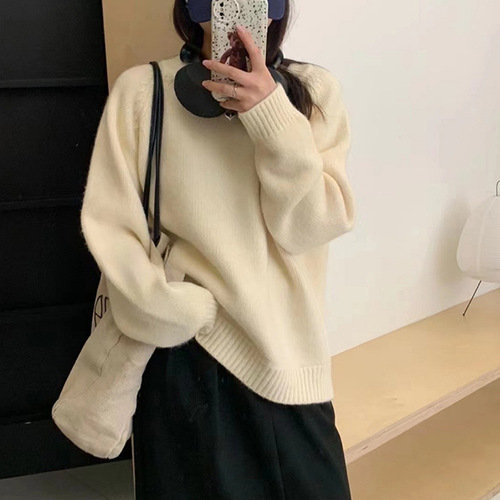 Stylish women's oversized cozy winter round neck simple solid color Korean style knit top for a loose and slimming fit