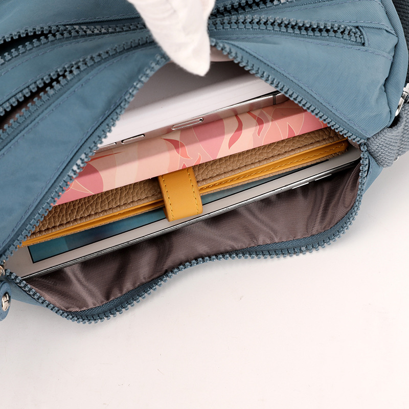 Bolsos bolsos para madres de mediana edad y ancianas 2024 nuevo bolso de mensajero de un solo hombro de tela de nailon bolso de bola de masa casual de viaje bolso de mujer