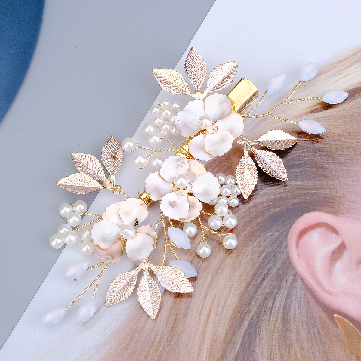 クロスボーダー热い贩売花嫁アクセサリーハンドメイドパールメタル花ヘアクリップ夏森系高级感カモ口クリップ