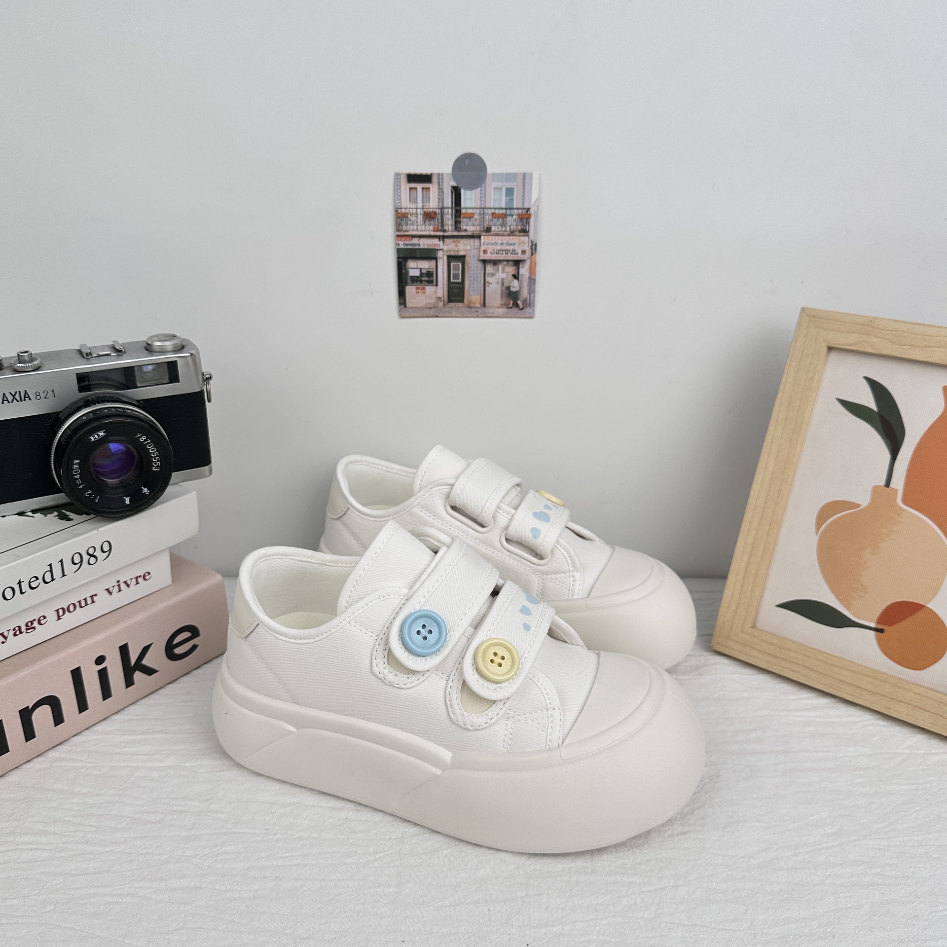 Zapatos de punta grande con velcro de onda lejana 2025 nuevos zapatos de lona de verano zapatos de moda de nicho de diseño de suela gruesa para mujer