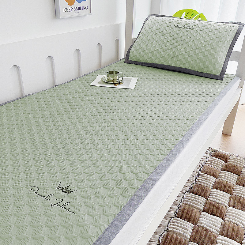 Clase A dormitorio de estudiantes estera de seda helada, fresco en verano, estera de guisantes con aire acondicionado, litera individual de dos piezas, lavable a máquina