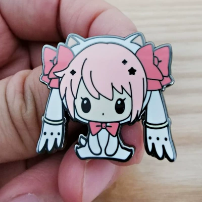Cartoon Anime Girl Brooch – Yaxa sancaqları