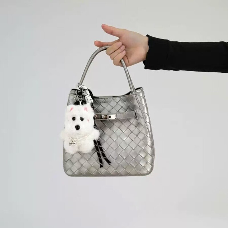 Fashionable Handmade Woven Bucket Bag with a High-End Feel, Niche Design, Versatile for Commuting, Elegant Women's Crossbody Bag