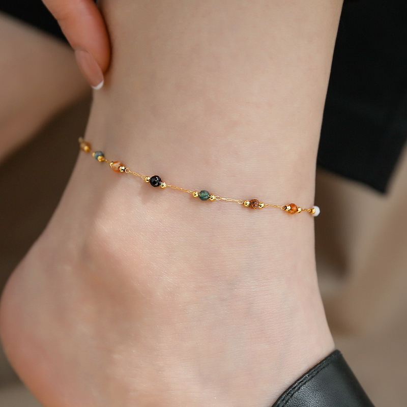 La sensación de alto nivel de color mezcla de piedra natural empalme de acero de titanio pulsera ligera de lujo para mujeres nueva moda delicada pulsera de pie no se desvanece