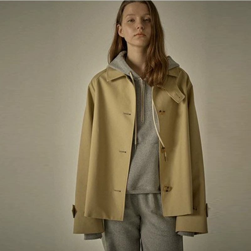 Жакет-тренч короткий (жен.) — осеннее oversize-пальто, бежевый/хаки, небольшой дизайн