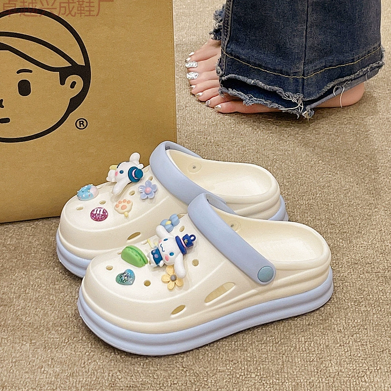 Мультяшный милый цветочный аксессуар пещерная обувь женская летняя наружная одежда 2025 новый толстый подошв увеличенные холодные тапочки