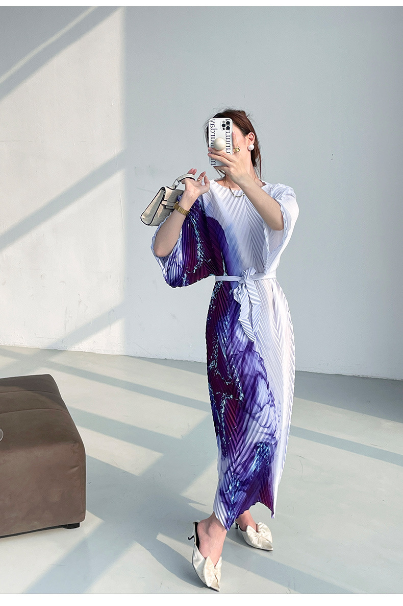 Váy maxi xếp ly in họa tiết cao cấp, chít eo thon gọn, phong cách thanh lịch — Màu xanh lam chi tiết 14