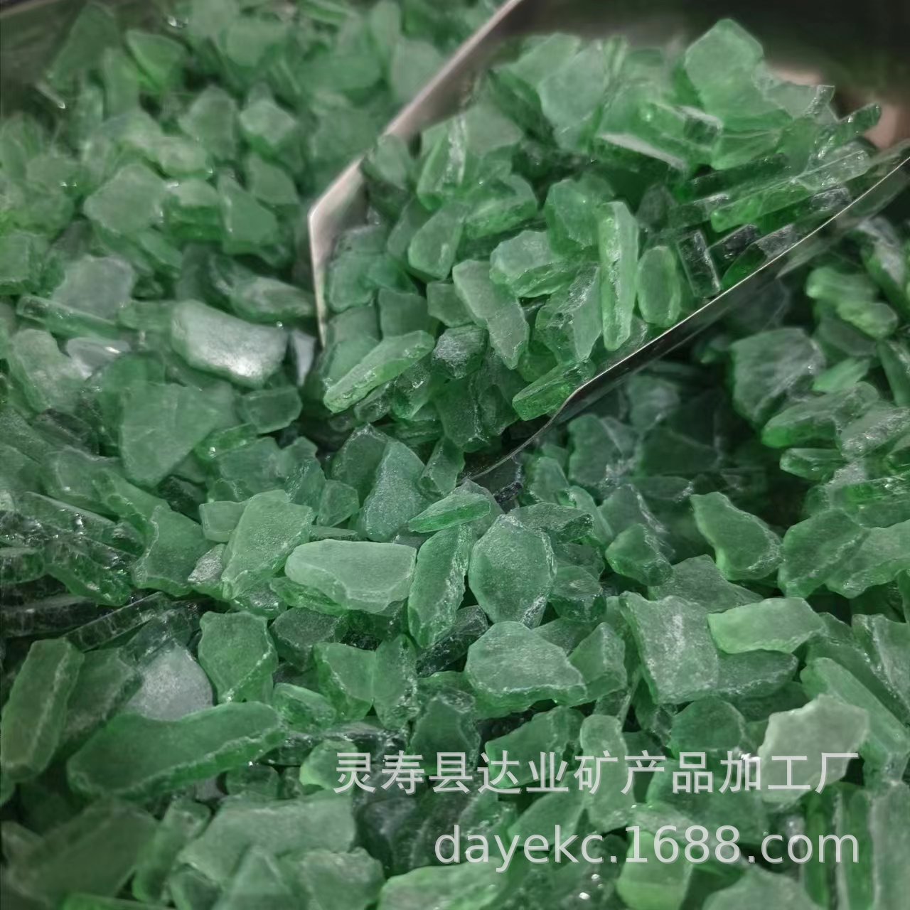 厂家供应彩色磨砂海玻璃鱼缸造景水池装饰不规则玻璃碎石海玻璃片