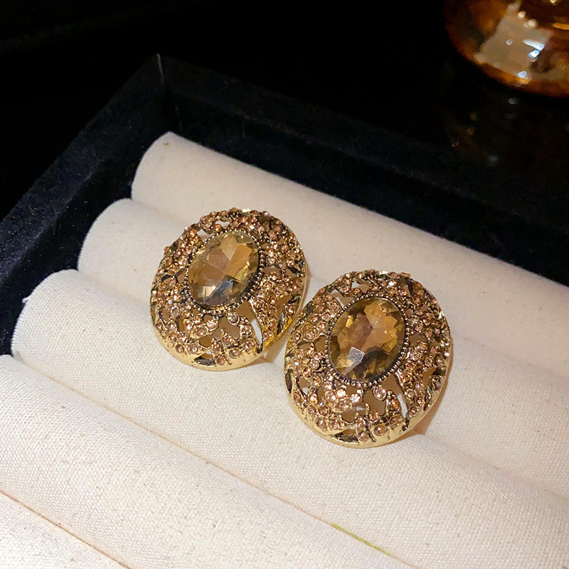 Aguja de plata Temperamento de moda Pendientes de flores que gotean aceite Pendientes de todo fósforo Pendientes de diseño personalizado Lujo ligero Sentido de alta gama al por mayor