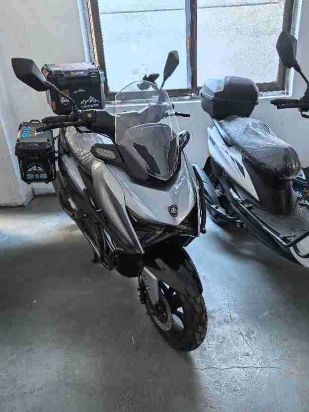 Cross-Border Saber-Toothed Tiger 2Nd Generation Scooter, Adult Commuting Fuel Vehicle, Long-Lasting Fuel-Saving Two-Wheeled Motorcycle