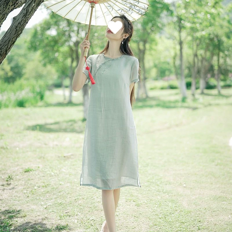 Новое летнее платье-чонсам в китайском стиле из 100 штук рами, художественное высококачественное улучшенное платье-чонсам с рюшами и вышивкой для молодых женщин.