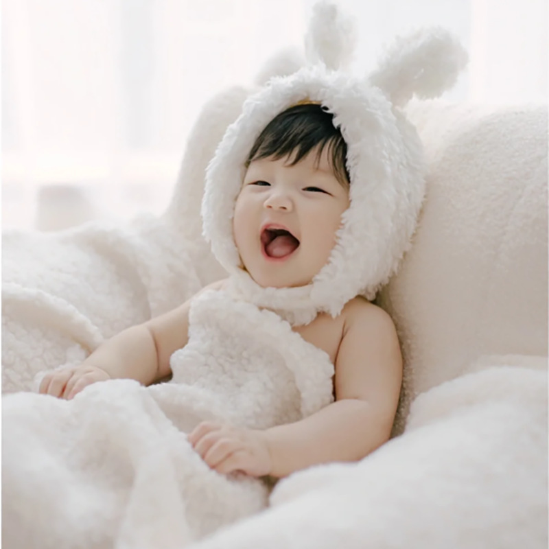 新生儿百天摄影小童写真影楼ins风兔帽子兔耳朵宝宝周岁拍照道具