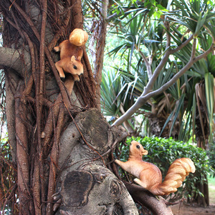 Outdoor Park landscape simulation tree climbing Squirrel ornaments garden villa creative animal sculpture crafts ornaments