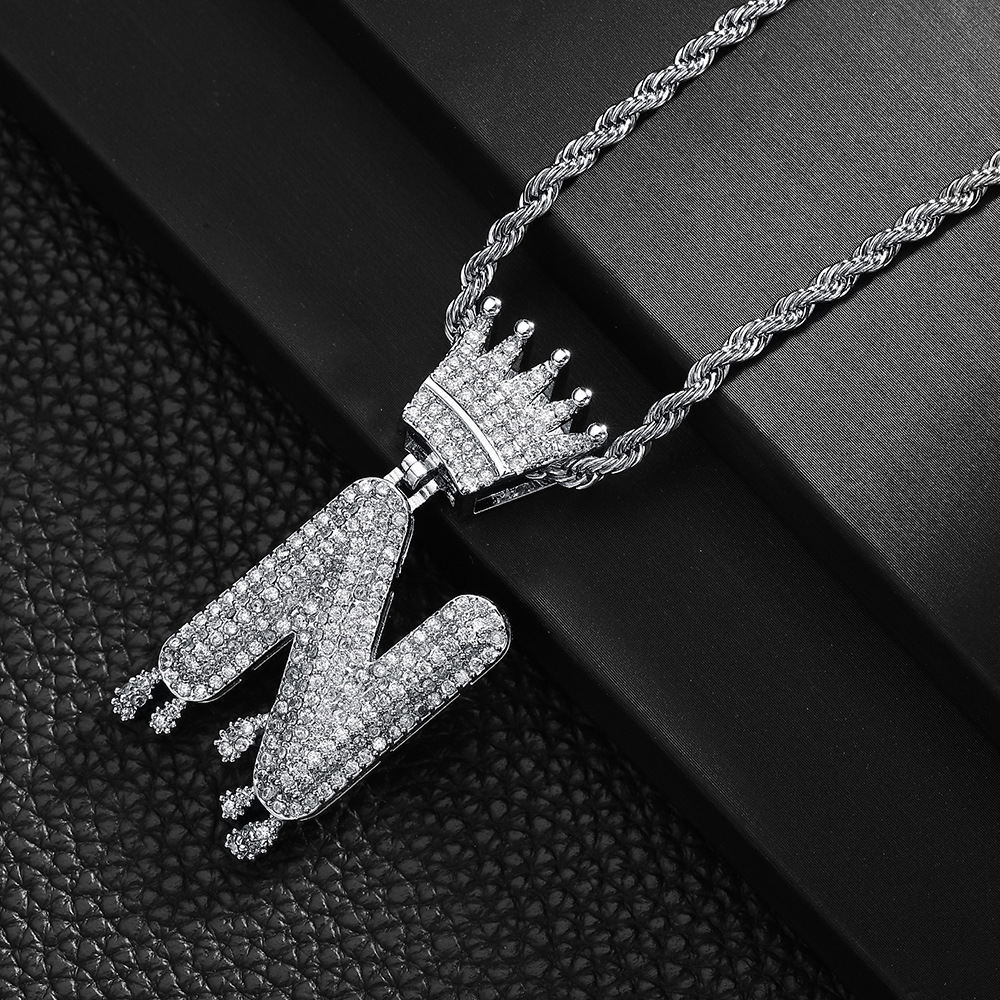 Collar de colgante de letras de bronce A-Z corona estilo DIY personalizado europeo y americano hip-hop unisex cadena clavícula