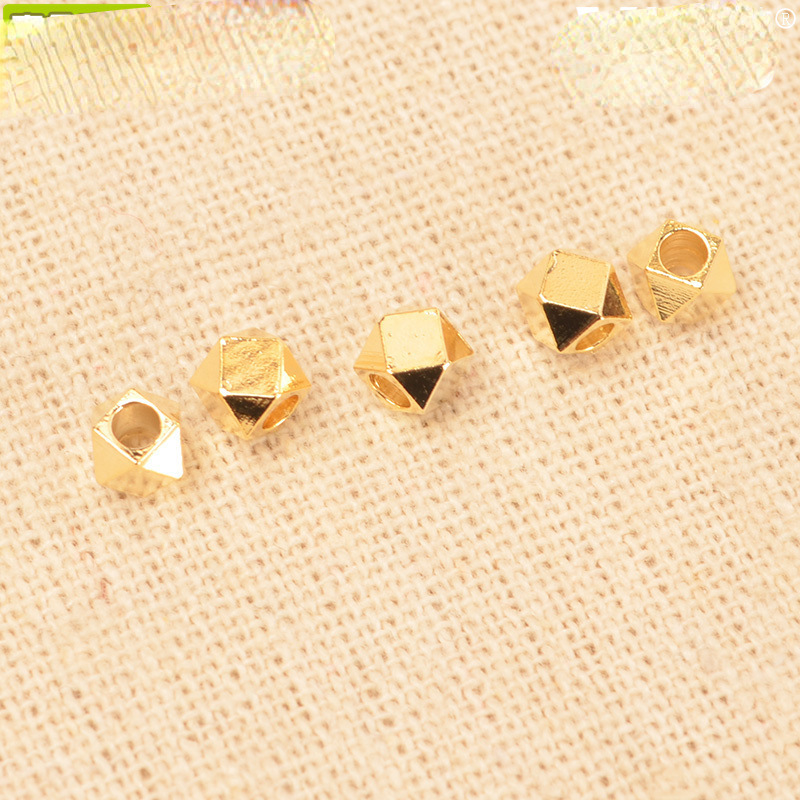 Cobre chapado en oro de 18 quilates y plata geométrica lote ángulo cuentas cuadradas lote flor espaciador perlas plateado roto plata corte ángulo perlas DIY accesorios de la joyería perlas sueltas