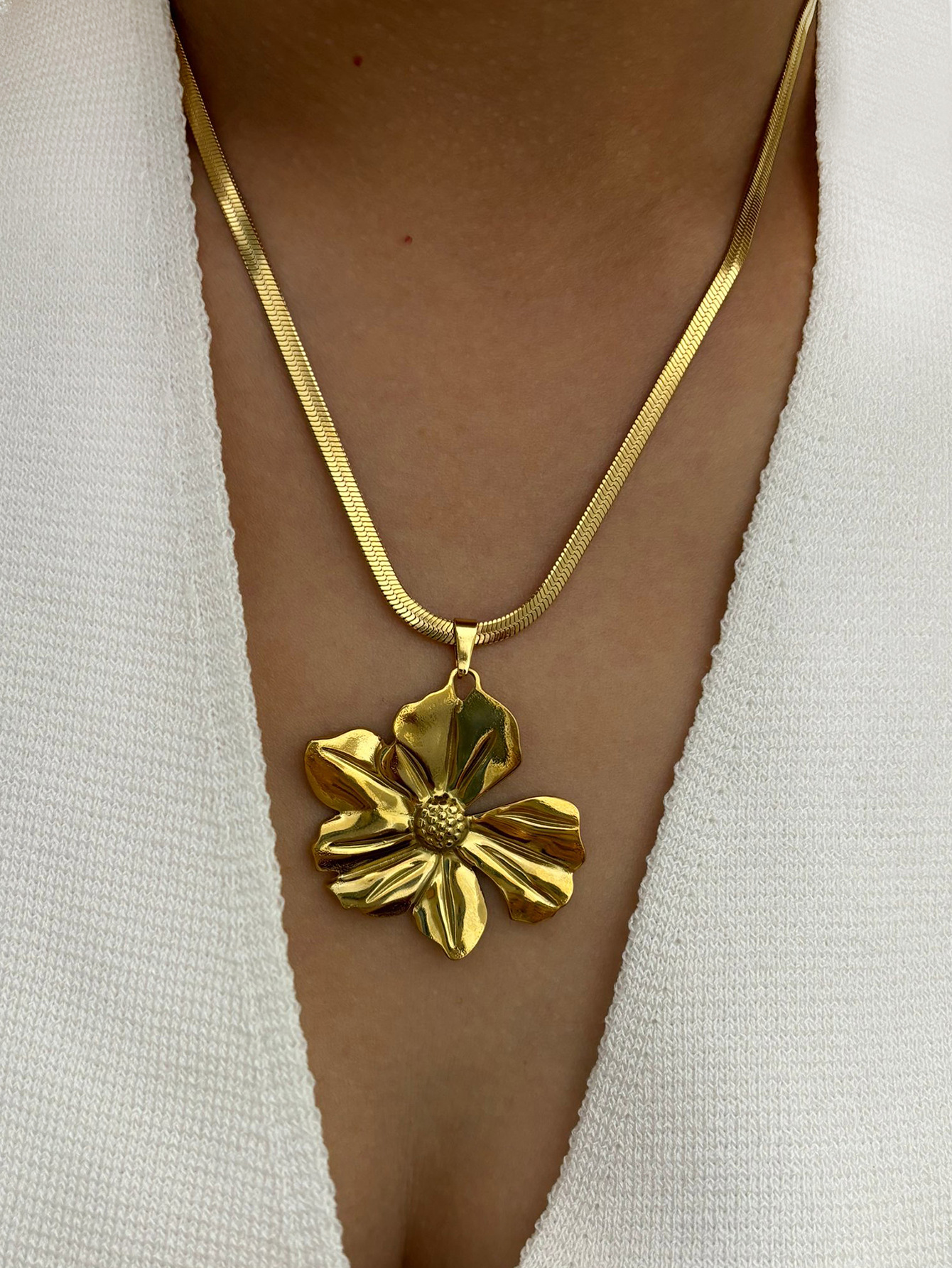 1 Piece Quantity Casual, Daily, Party Occasion 18K Gold Plated 316L Stainless Steel Flower Waterproof Non Tarnish Surgical Steel Exaggerated Snake Chain Pendant Necklace For Women's