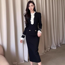 法式复古赫本风黑色连衣裙高级感小香风气质显瘦打底小黑裙女冬装