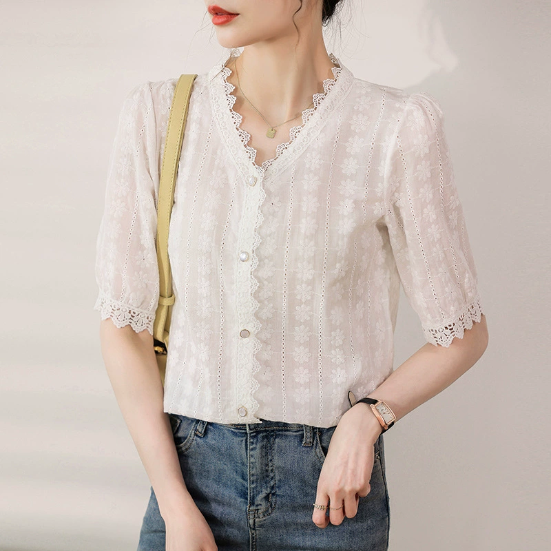 Французская сладкая рубашка с коротким рукавом с v-образным вырезом женская 2024 лето новый шикарный дизайн нишевые кружевные топ