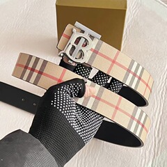 逸品男性ベルトの中に二層の牛革TBベルトを着ています。