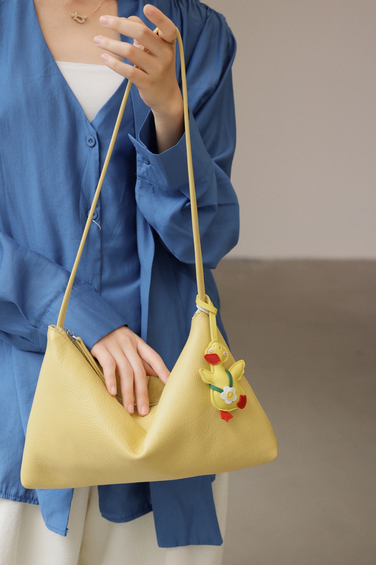 Casual Soft Leather Large Capacity Women's Bag 2025 New Simple Crossbody Commuter Bag Versatile Shoulder Tote Bag - Thumbnail 7