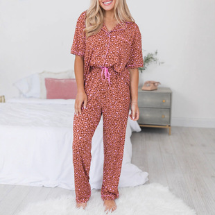 �r�f���y�͹żҾ����bŮʿ���ɶ����Lѝ�ɼ��ךW���羳Ů�b�¿�