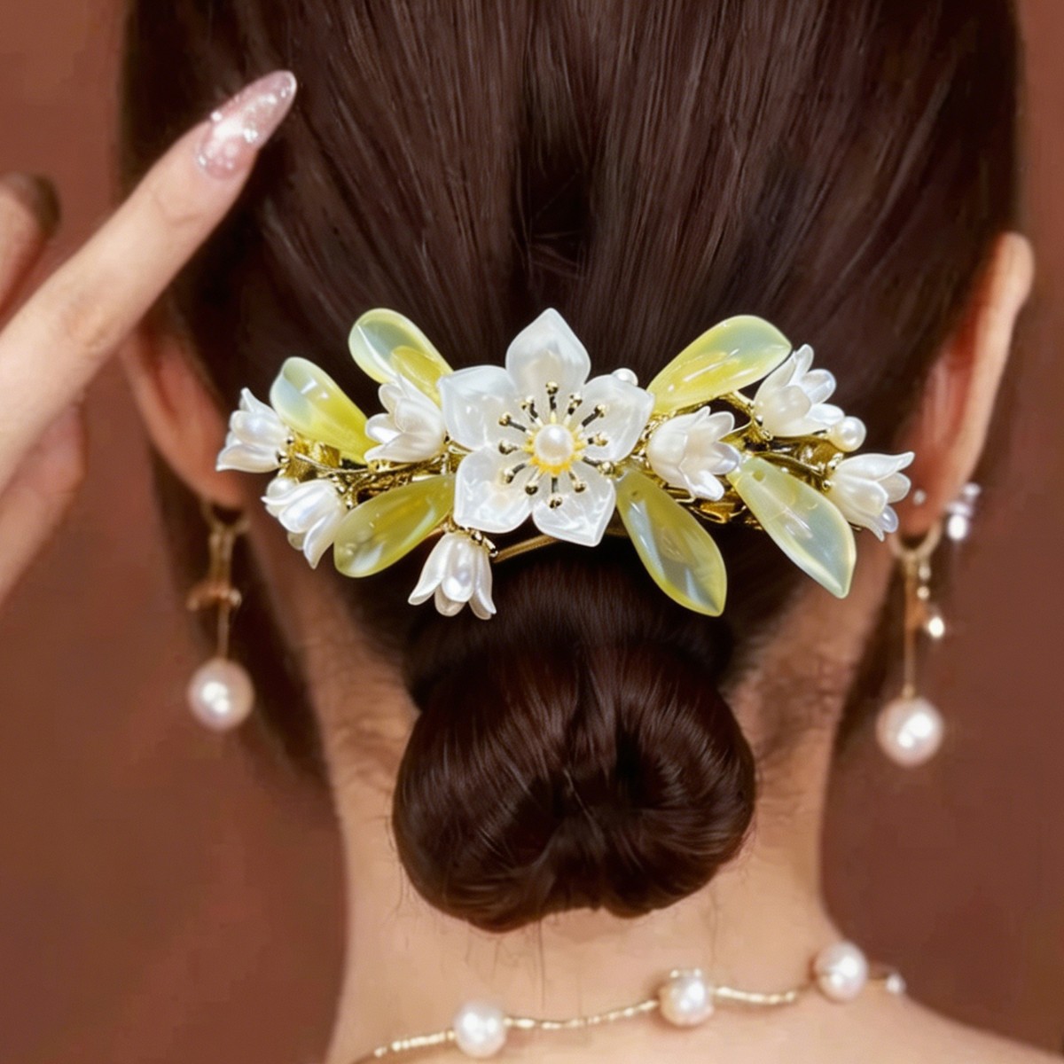 간단한 새로운 중년 어머니 백합 꽃 진주 봄 클립 백 헤드 헤어 클립 모든 매치 헤어 액세서리 하프 타이 탑 클립
