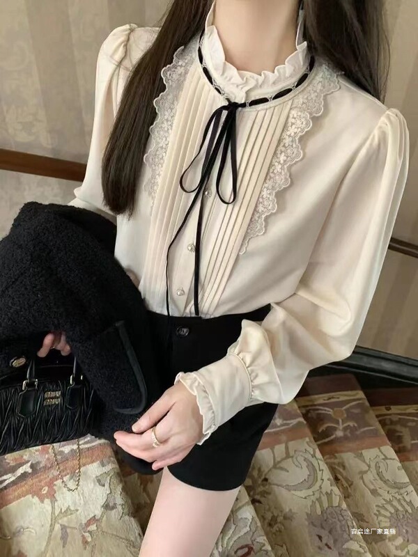 2025 Autumn Is Very Korean and Very Eccentric Yoo In-Young Style/Velvet Lace Shirt Lace-Up Shirt and a Pair of Socks