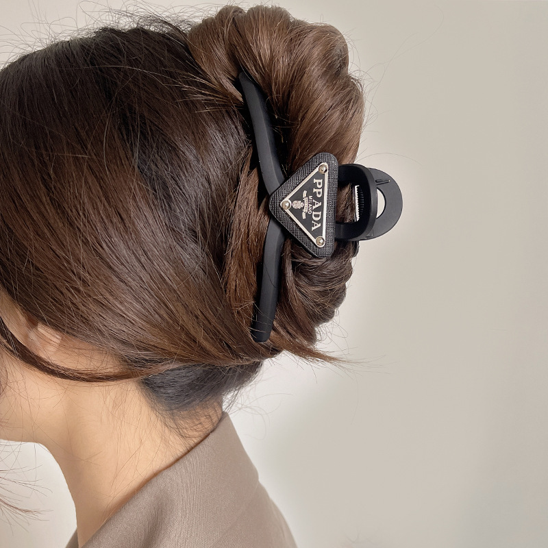 High Horsetail Inverted Triangle Grab Clip Big Brand P Family Same Style Large Black Hairpin Internet Popular Shark Clip Hair Grab on Back of Head