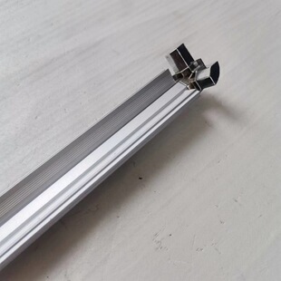 �����������X�Ͻ��ͲĶ��ʽ���U���X߅���CNC�ӹ�����̎��