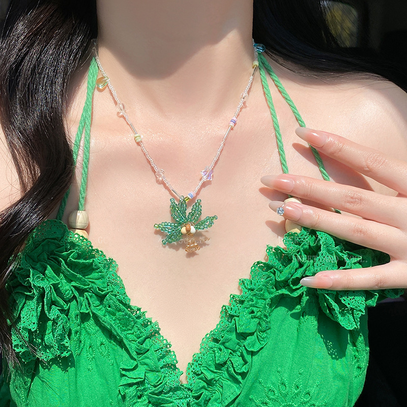 Collar con colgante de cuentas de estrella de color de verano, dulce femenino, pequeña cadena de clavícula fresca, estilo de vacaciones, collar de todo fósforo de nicho