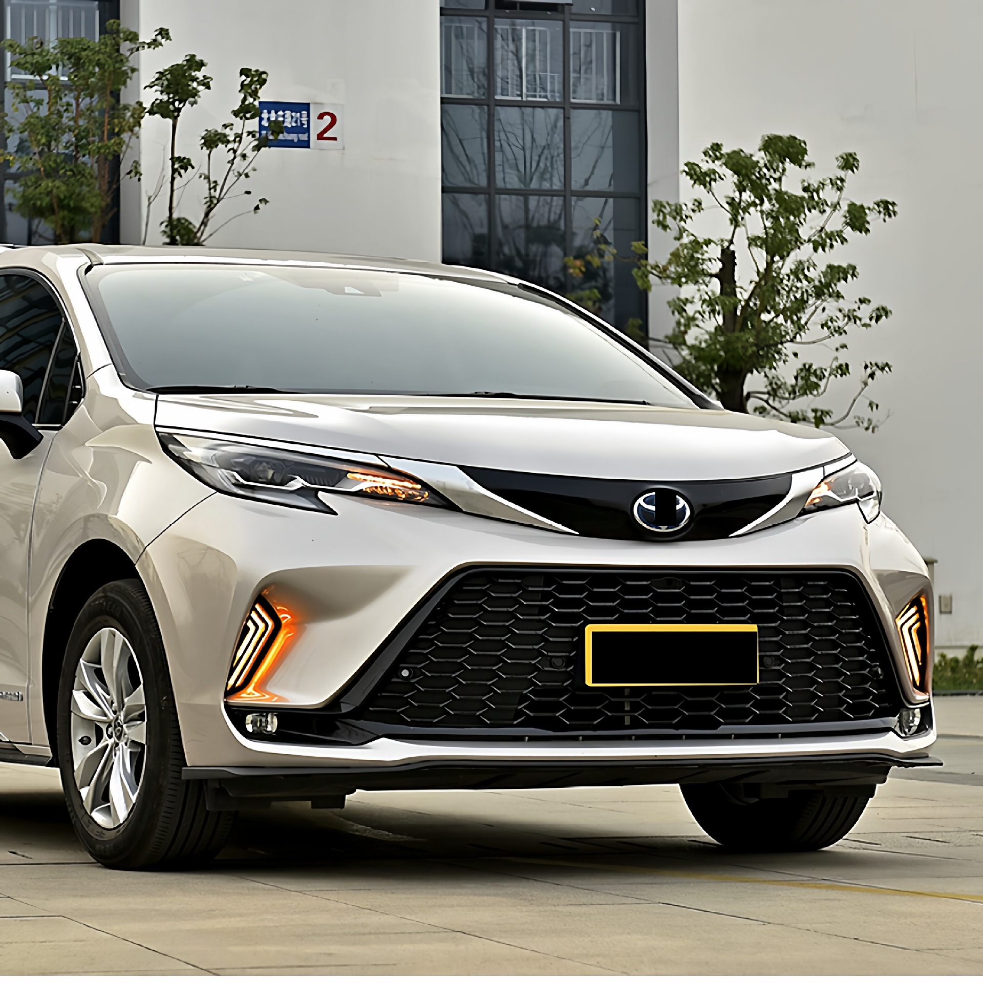 Suitable for 2021 Toyota Sienna, including front bumper, front and rear body kit, XSE sports grille kit, and accessories