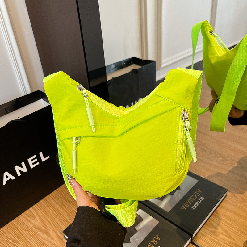 Bolsa de hombro deportiva casual coreana para hombres y mujeres, bolsas de bolsas de bolsas para niños de color sólido.
