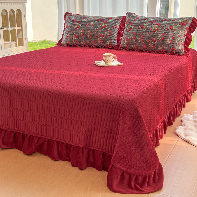 Conjunto de quatro peças em estilo nórdico francês vintage boho francês com colcha de leite e detalhes em renda, ideal para casamentos de inverno, capa de edredom em veludo coral vermelho._voghion.com