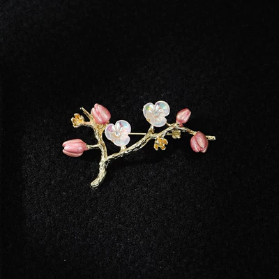 Personalized Peach Blossom Brooch, Yaxa sancaqları