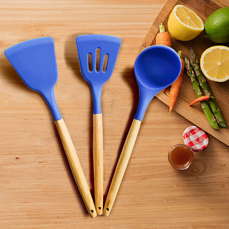 Yeni silikon mutfak gereçleri ahşap saplı çift set yüksek sıcaklığa dayanıklı gıda sınıfı yapışmaz spatula kaşık mutfak eşyaları seti