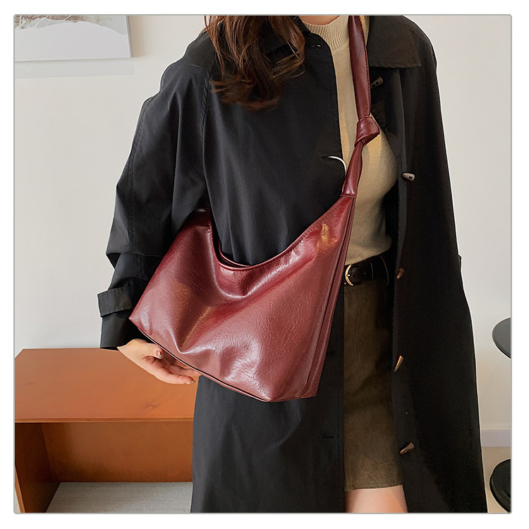 Large-capacity commuter bag for women, 2024 new style, fashionable and retro single-shoulder bag, casual and versatile, underarm tote soft leather bag undefined