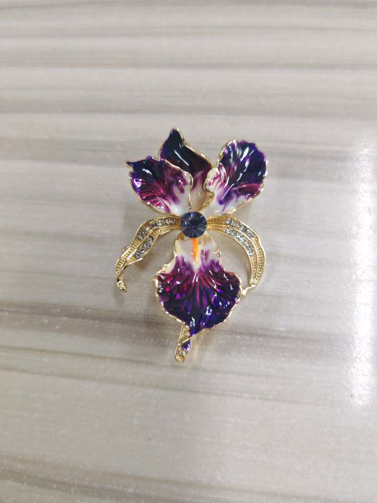 Cross-Border French Light Luxury Enamel Iris Brooch for Women, High-End Floral Pin with Micro-Inlaid Zircon Brooch Accessory