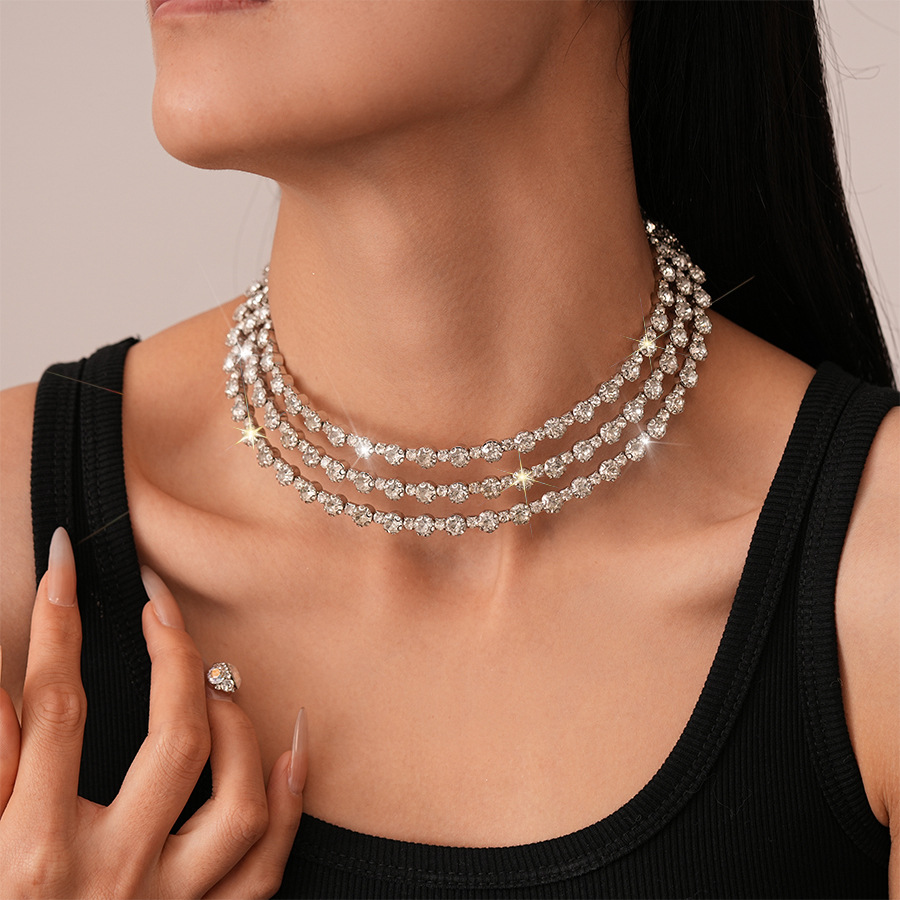 Europa y los Estados Unidos exageran la frontera con collar de geometría redondo de diamantes multicapa personalidad popular en línea nicho temperamento de alta sensación artículos de decoración para mujeres