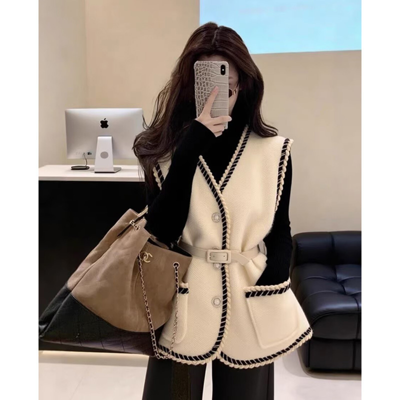 Vest 2025 New Model, This Year’S Most Popular Style, Super Popular, Small Fragrance Style, Layered with a Very Good-Looking White Knitted Jacket
