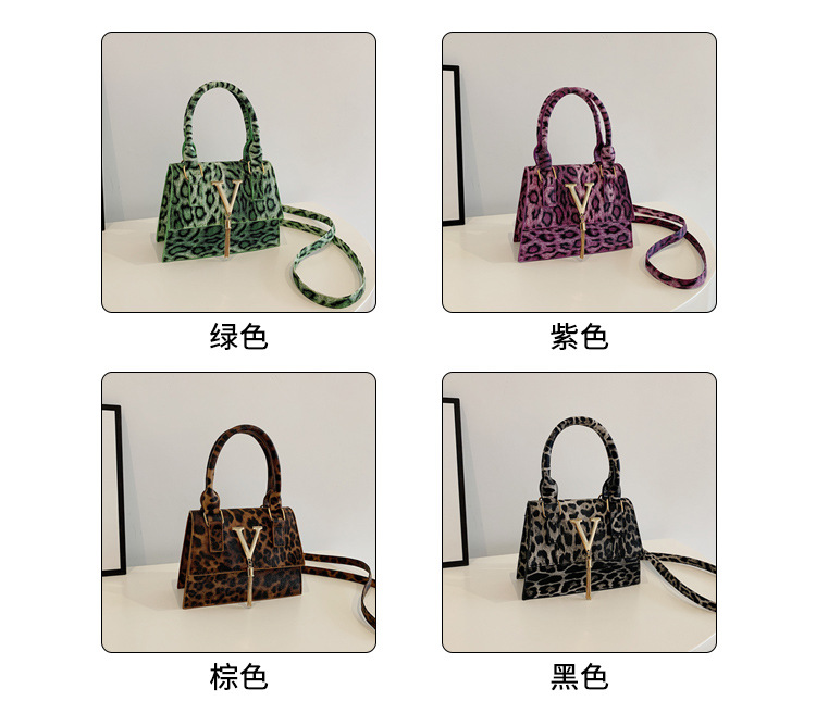 The new leopard print handbag is trendy and stylish. The crossbody bag has a simple texture and a spicy girl style. It is a unique single-shoulder small square bag Application Scenario