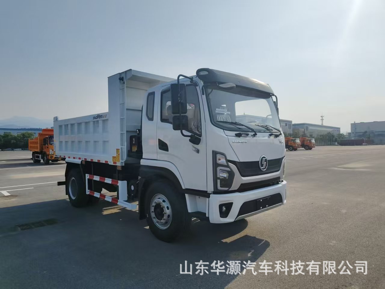 SHACMAN Cross-Border Version X9 Series 4x2 Medium-Duty Dump Truck, Construction Soil Tipper Truck, Supports Left and Right Steering