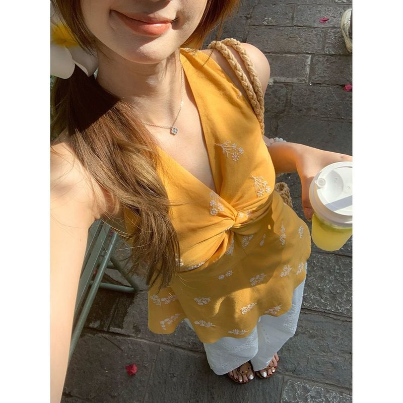 多巴胺黄色挂脖吊带背心女外穿V领扭结设计感别致绝美无袖上衣夏|undefined