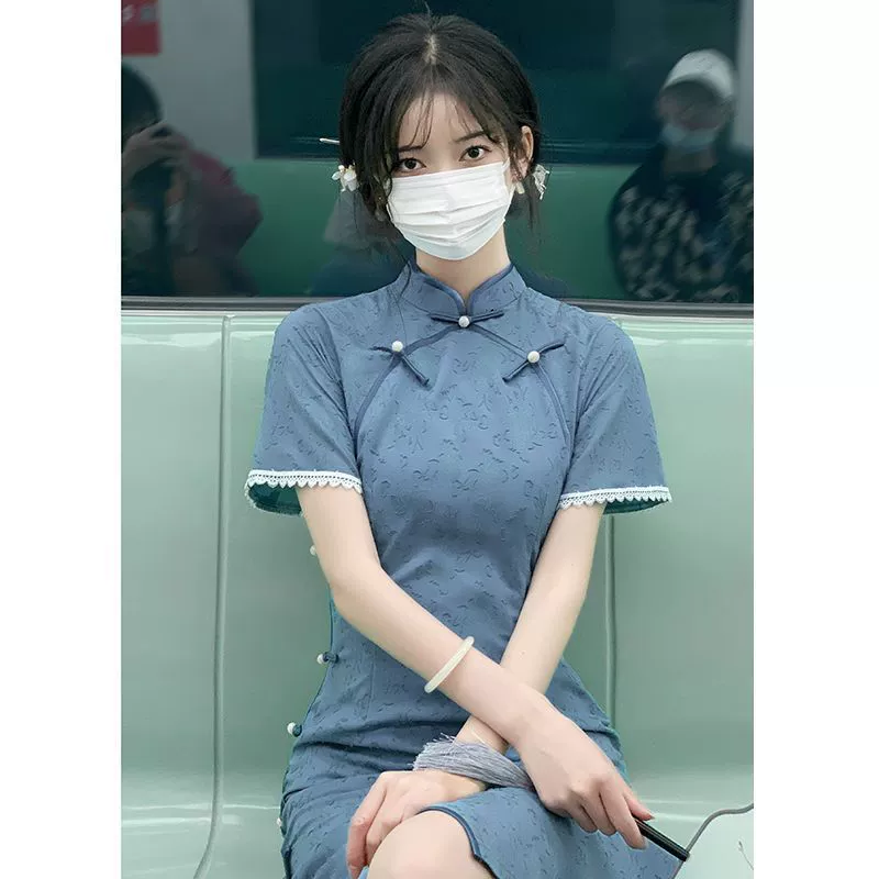 Синий шифоновый чеонгсам 2025 года, улучшенная версия, повседневный элегантный стиль для молодых девушек с миниатюрным телосложением.